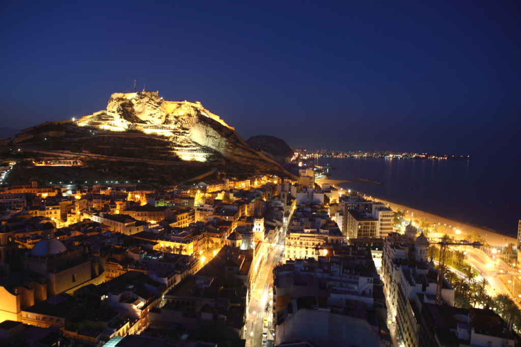 Woning kopen in Alicante, met Tomas fem casas