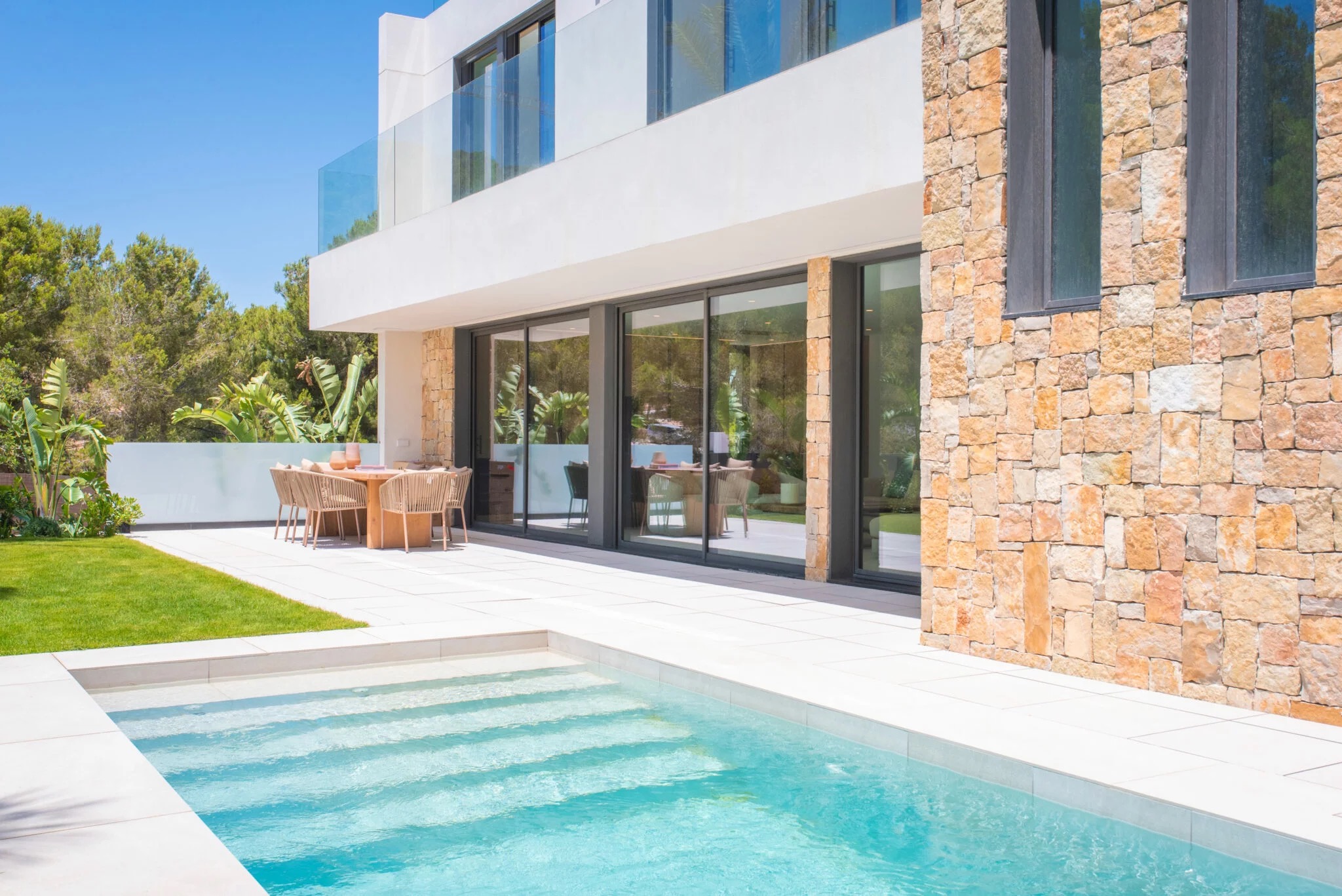 Infinity pool Villa Ibiza - investeren in vastgoed in ibiza. tomas fem casas - betrouwbare makelaar in spanje