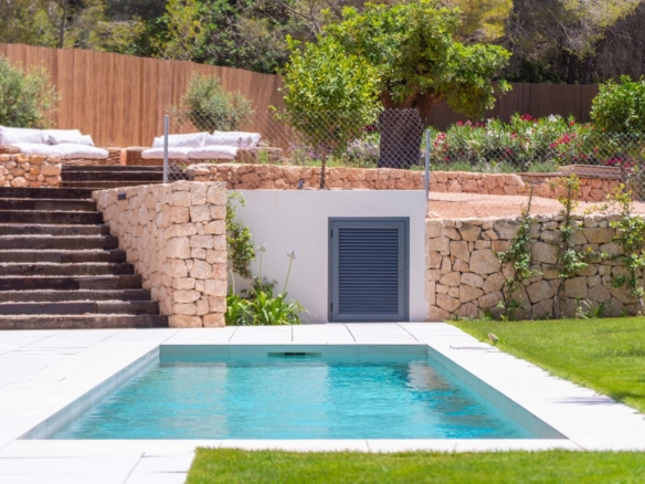 zwembad Villa Ibiza - investeren in vastgoed in ibiza. tomas fem casas - betrouwbare makelaar in spanje