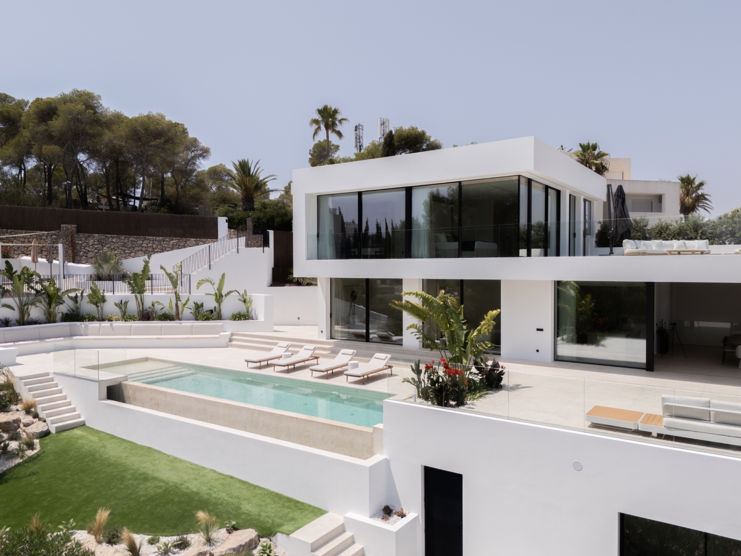Exclusieve villa in Ibiza met infinity pool, Tomas Fem Casas. Betrouwbare makelaar Spanje.