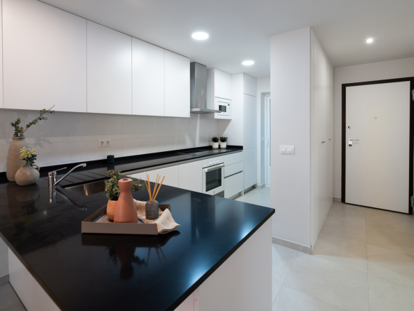 Open keuken met eethoek in een nieuwbouw appartement in Almería