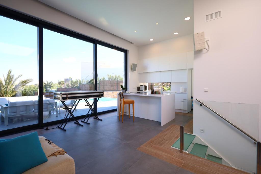 Volledig uitgeruste keuken met oven, magnetron en vaatwasser