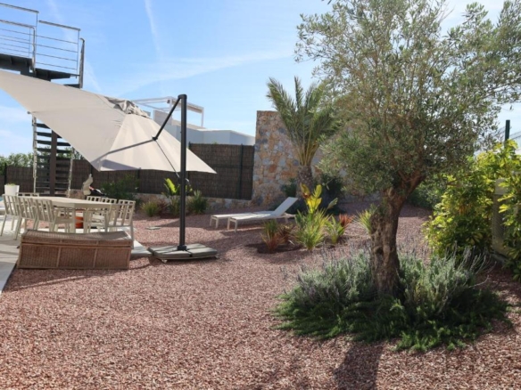 Tuin bij de villa met privacy en mediterrane sfeer