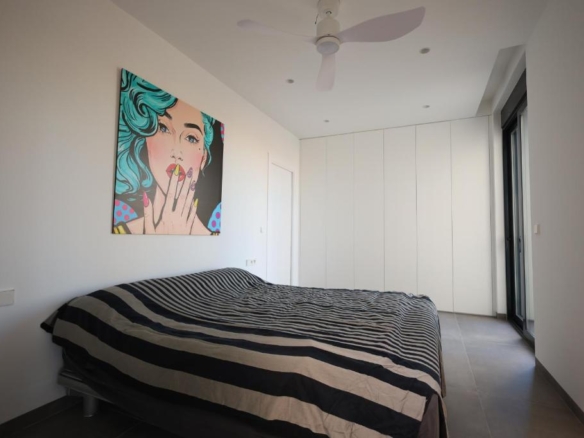 Slaapkamer in vakantievilla met airconditioning en daglicht