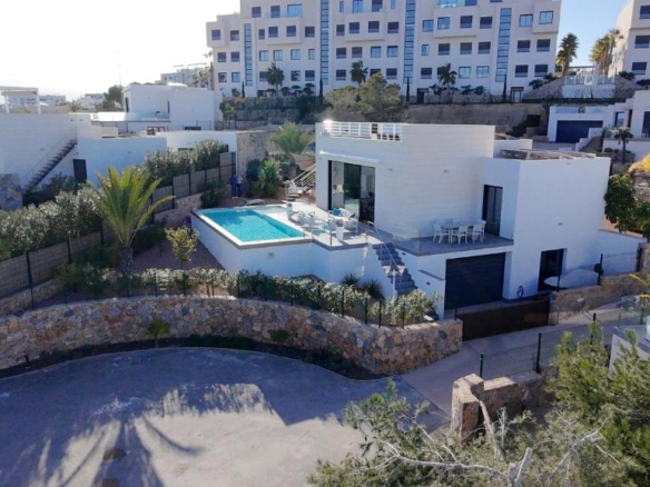 Vakantievilla in beveiligd resort met natuur rondom