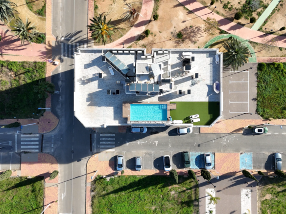 Bovenaanzicht van dakterras van aldea del sol