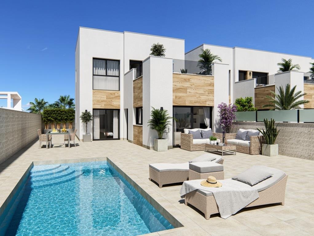 zwembad van villa in La marina spanje