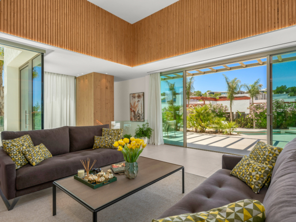 Luxe villa Las Colinas met open leefruimte, hoge plafonds en directe toegang tot het terras