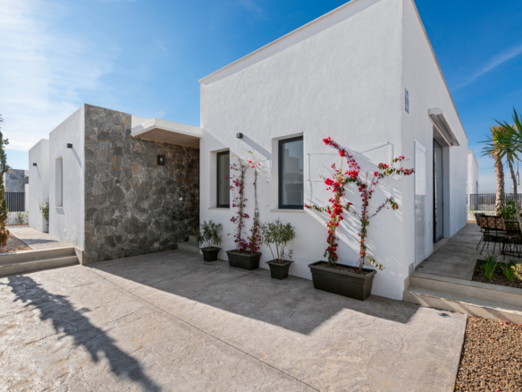Sleutelklare vrijstaande villa in Mar de Cristal (Murcia) met moderne gevel