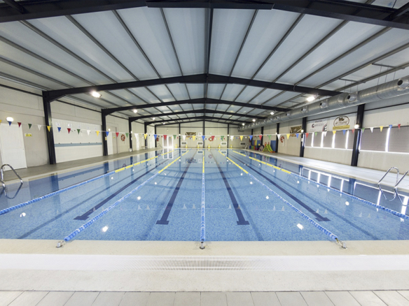 Gemeenschappelijk zwembad van het appartementencomplex in Torrevieja