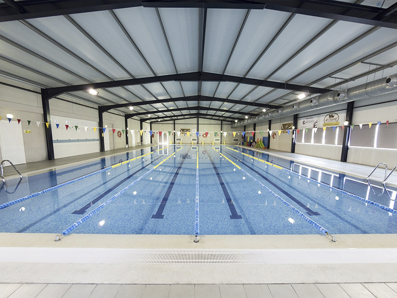 Gemeenschappelijk zwembad van het appartementencomplex in Torrevieja