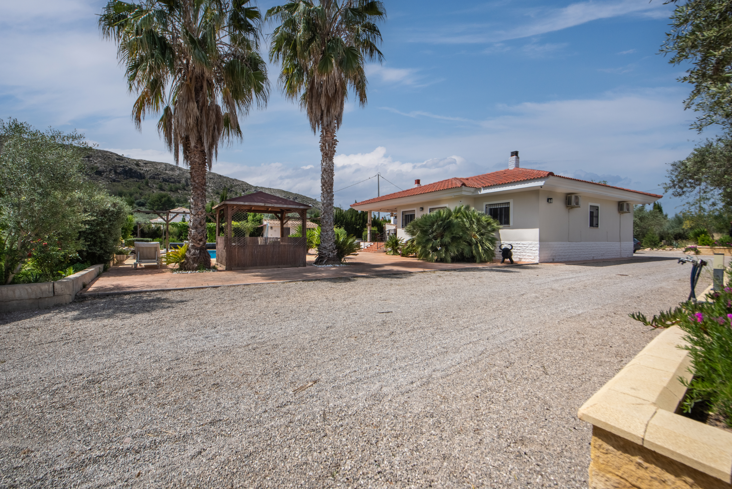 Villa te koop in Calasparra met groot perceel, zwembad en uitzicht over het groene binnenland van Murcia