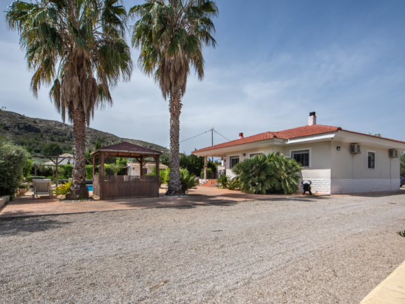 grote oprit voor de villa in calasparra