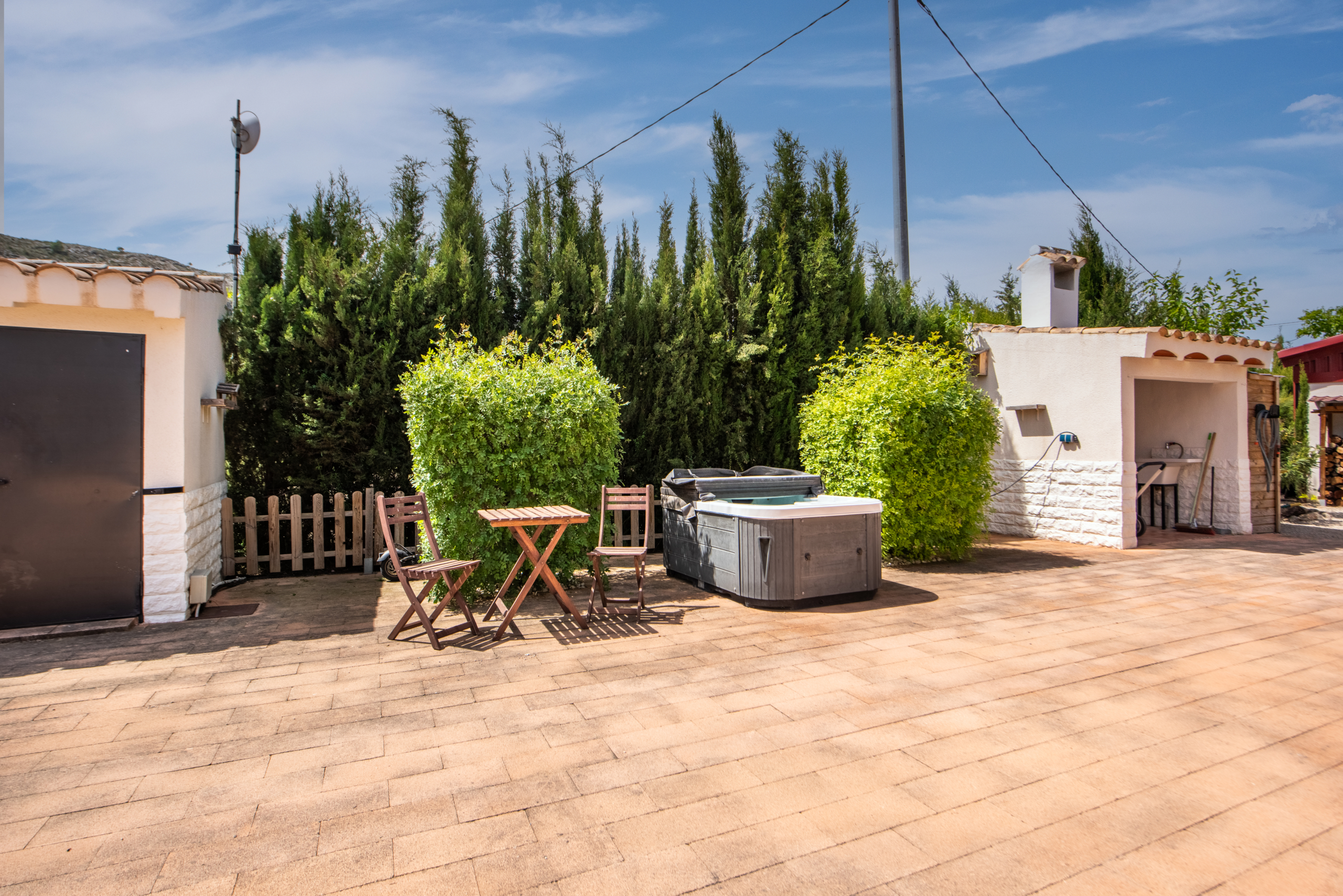 Jacuzzi naast het zwembad bij ruime villa met groot perceel in Calasparra