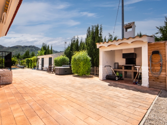 BBQ-huisje bij het zwembad van landelijke woning in Calasparra Murcia