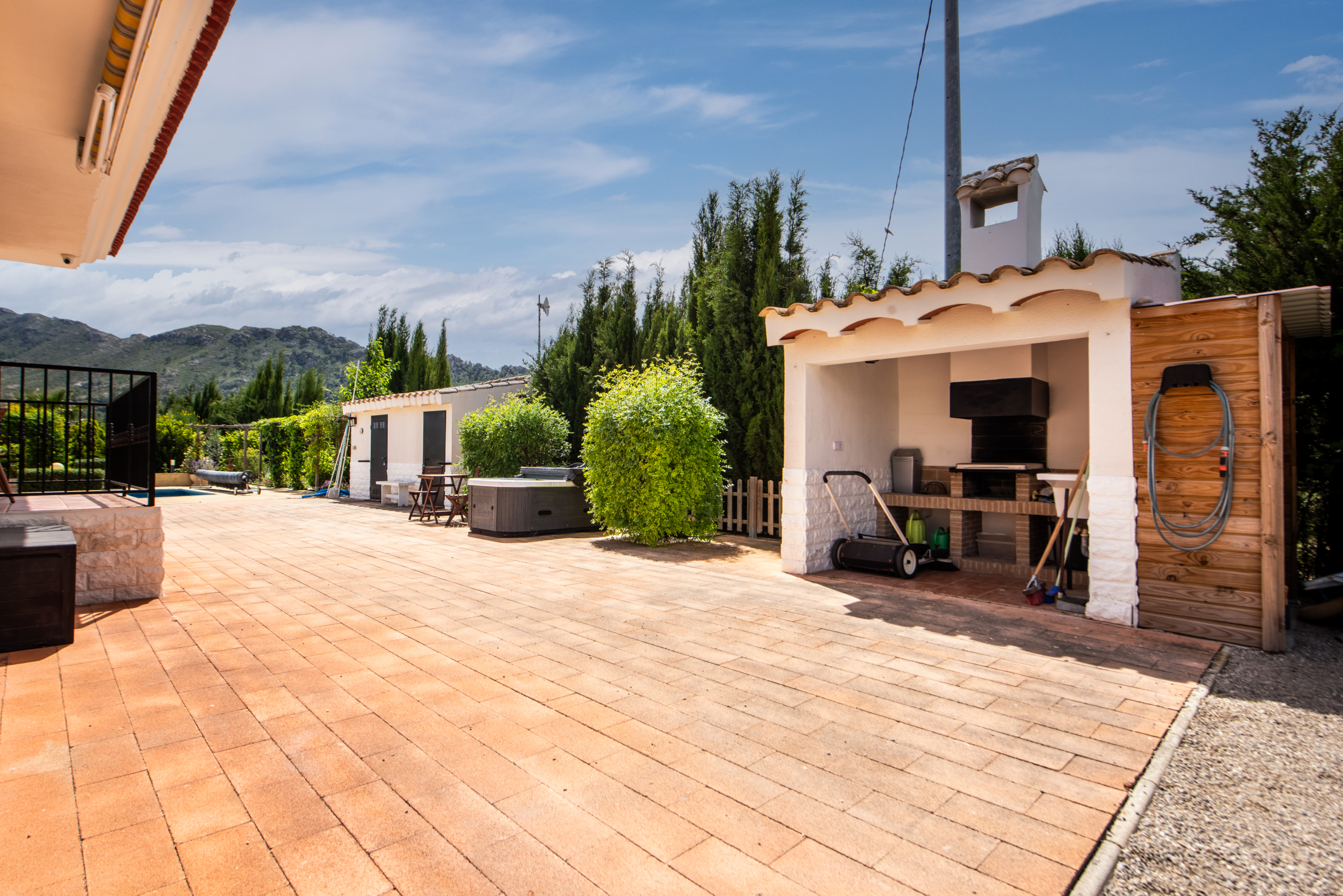 BBQ-huisje bij het zwembad van landelijke woning in Calasparra Murcia