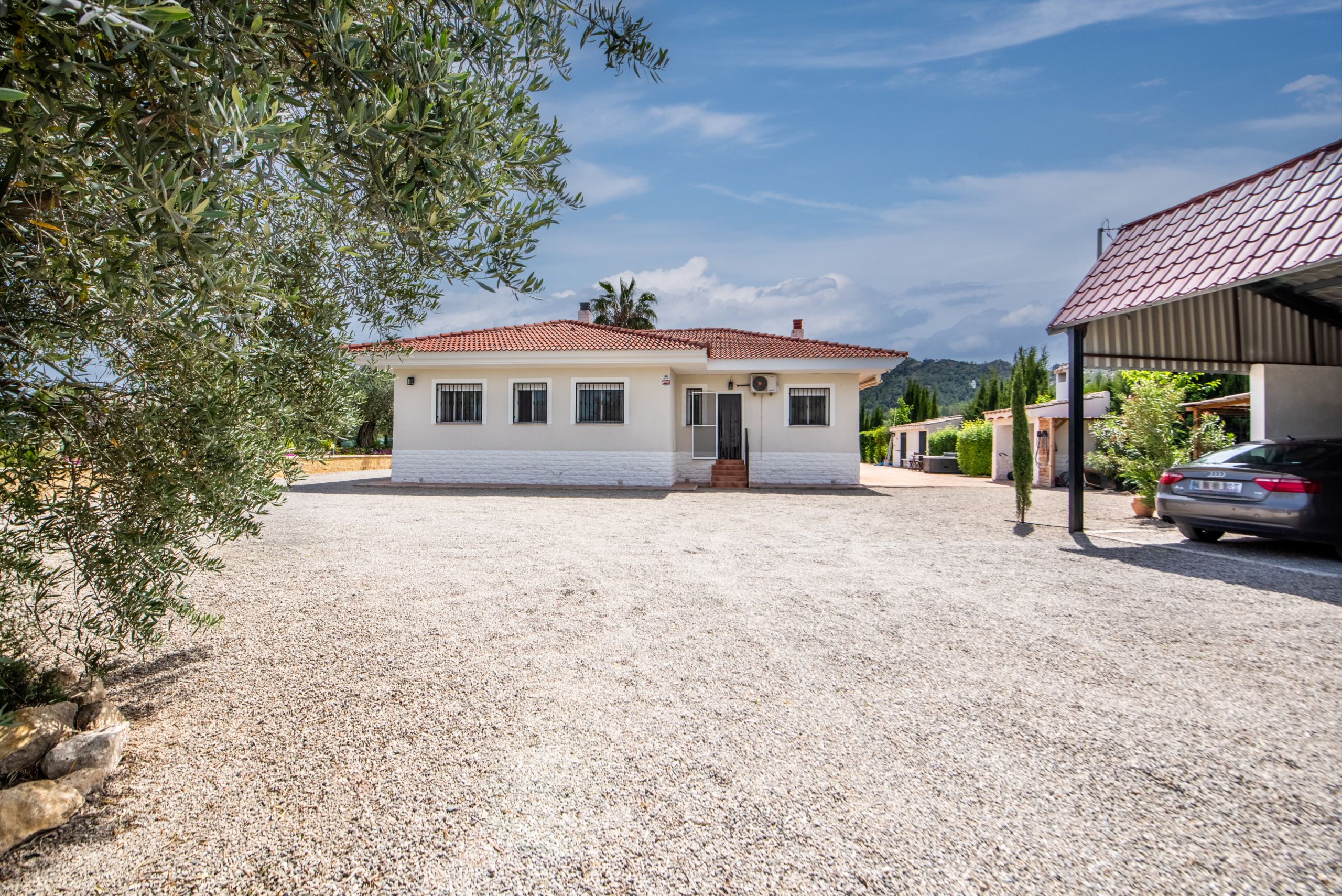 Achteringang van villa in Calasparra