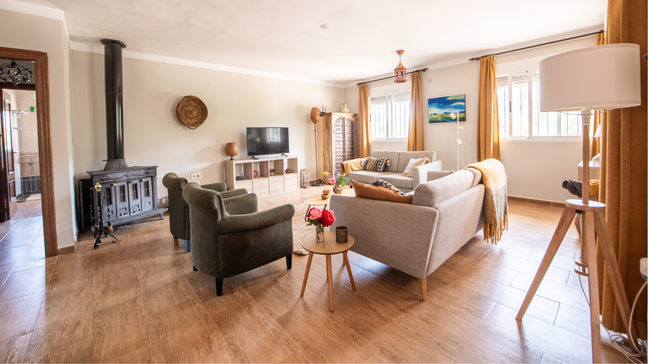 Gezellige zithoek in de woonkamer van instapklare villa te koop in Calasparra