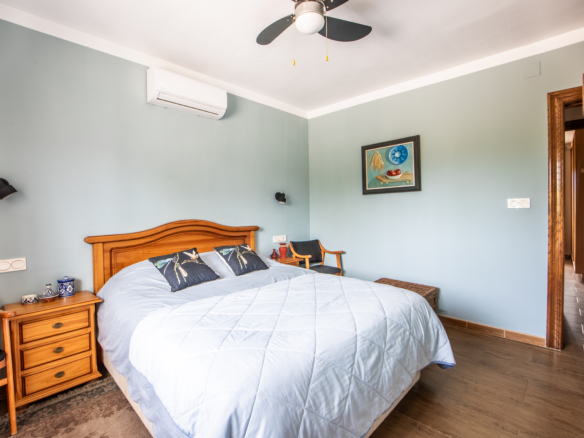 Slaapkamer met moderne badkamer en suite in instapklare villa in Calasparra Murcia