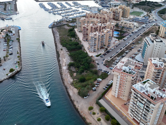 Het estacio kanaal van mar menor naar middelandse zee