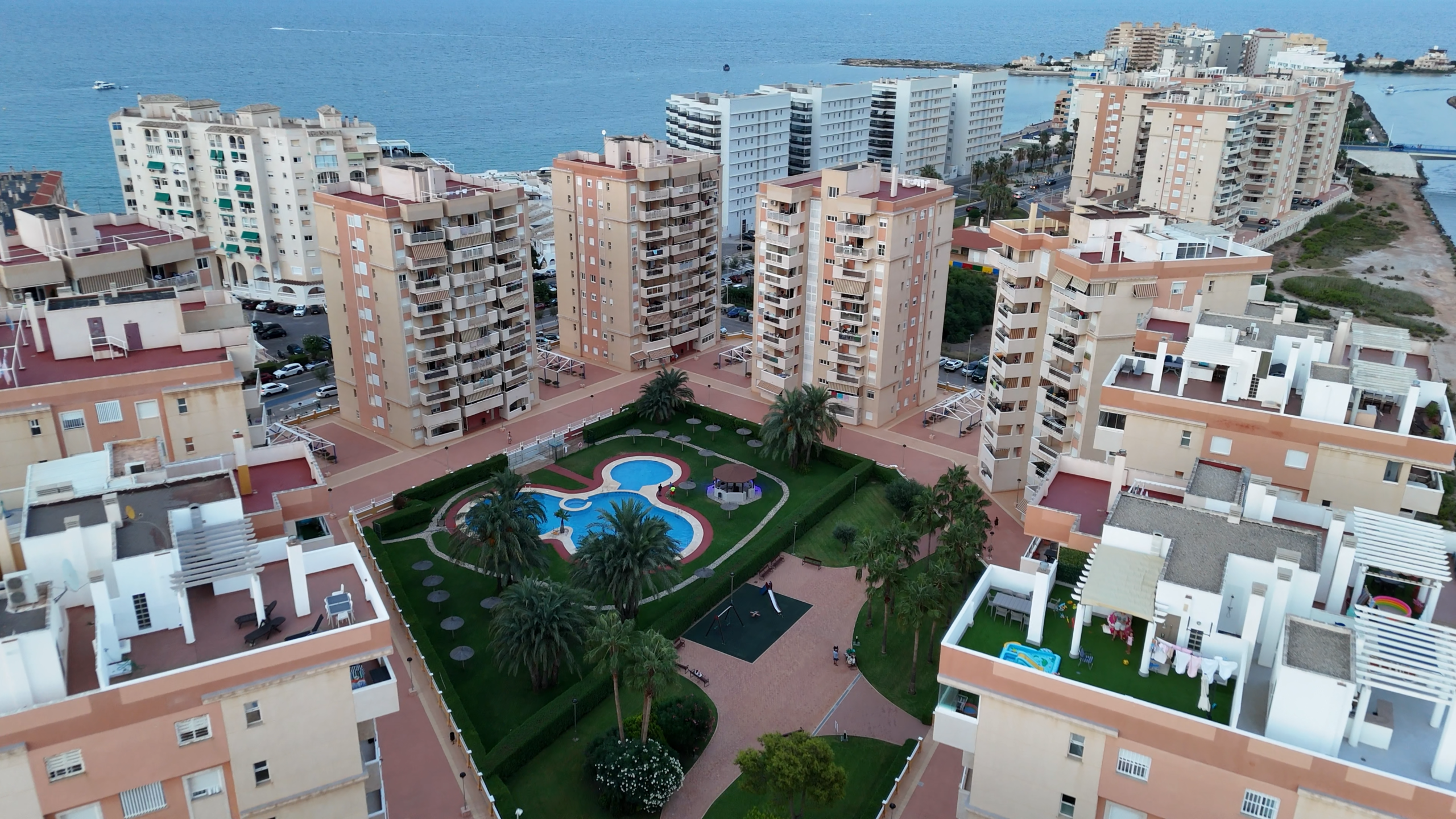Gemeenschappelijk zwembad van Puerto Mar 1-2 in La Manga del Mar Menor