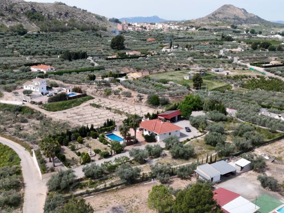 prachtig uitzicht op calasparra vanuit een drone