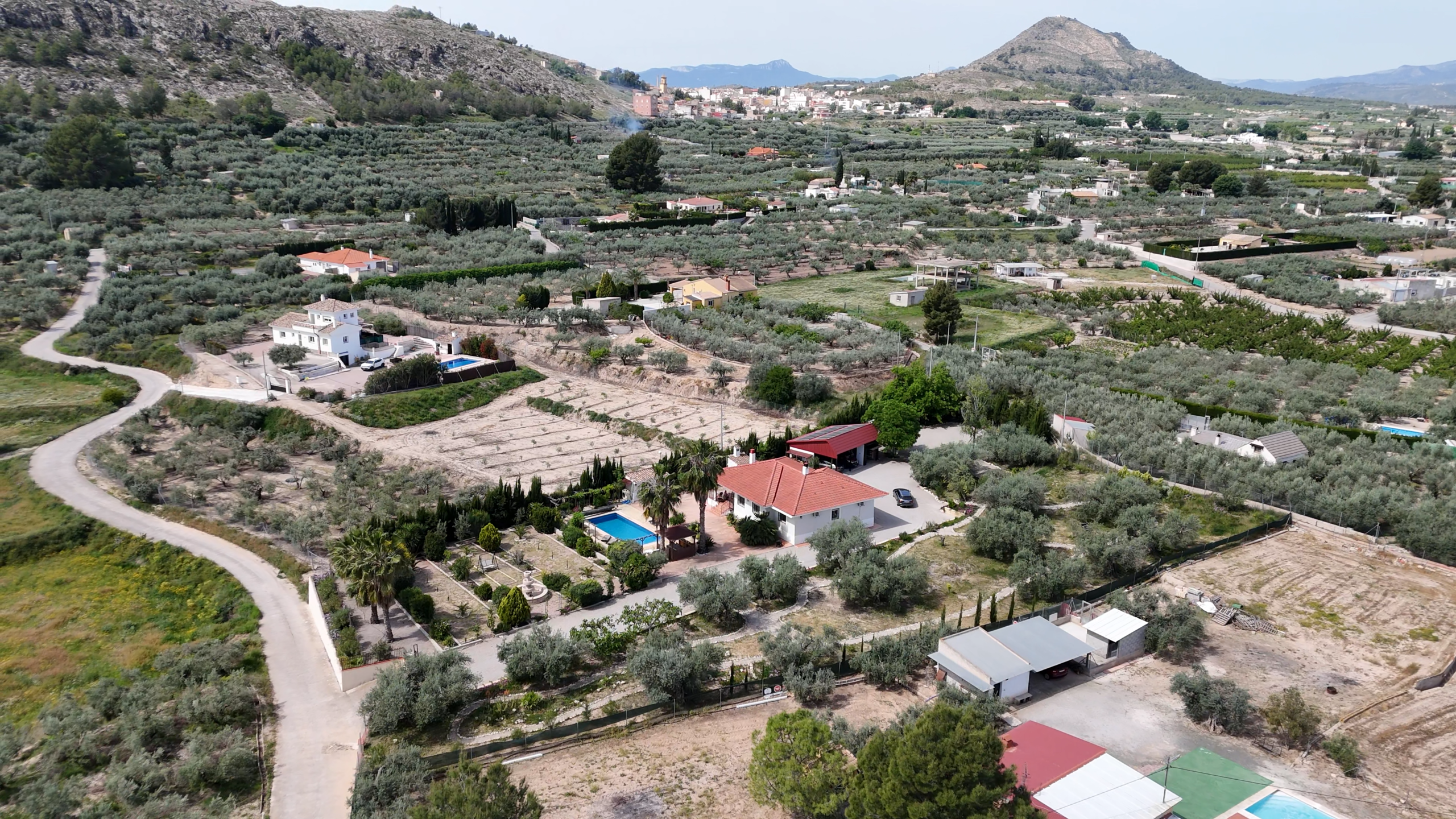 prachtig uitzicht op calasparra vanuit een drone