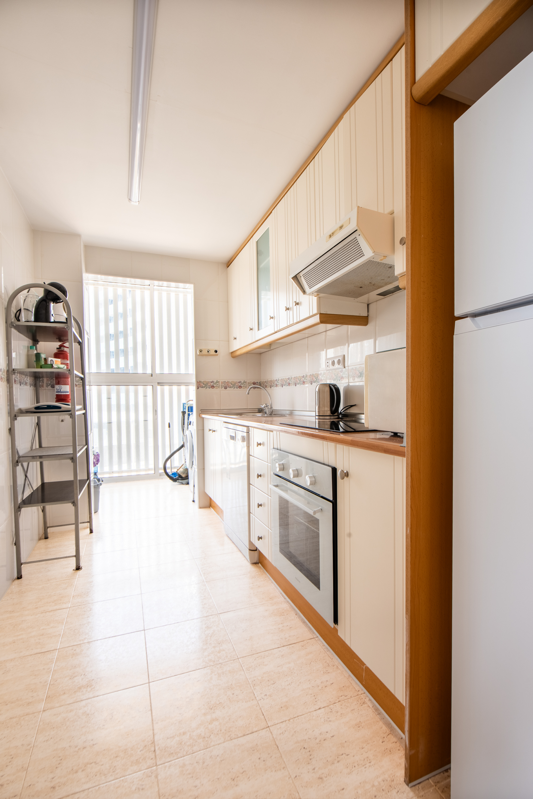 Functionele keuken met kastruimte in appartement aan de Mar Menor