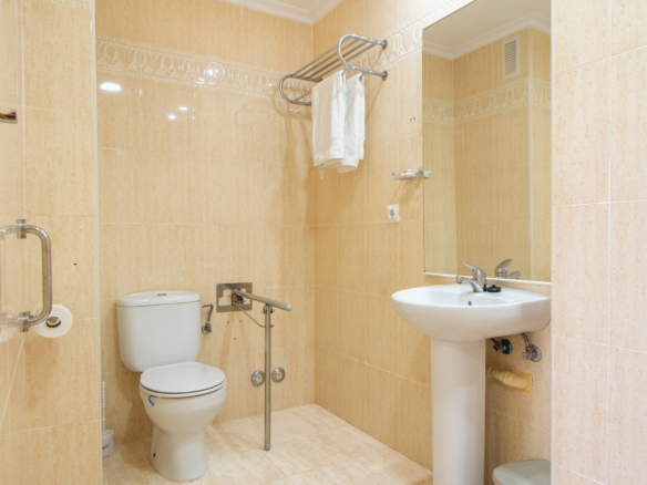 Tweede badkamer in appartement in Puerto Mar 1-2