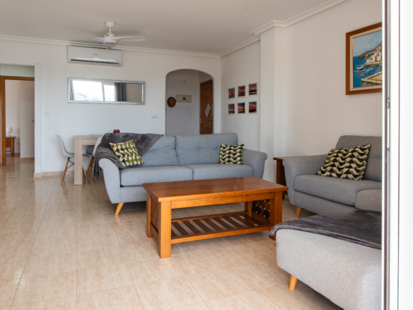 Overzicht van open leefruimte in appartement in La Manga del Mar Menor