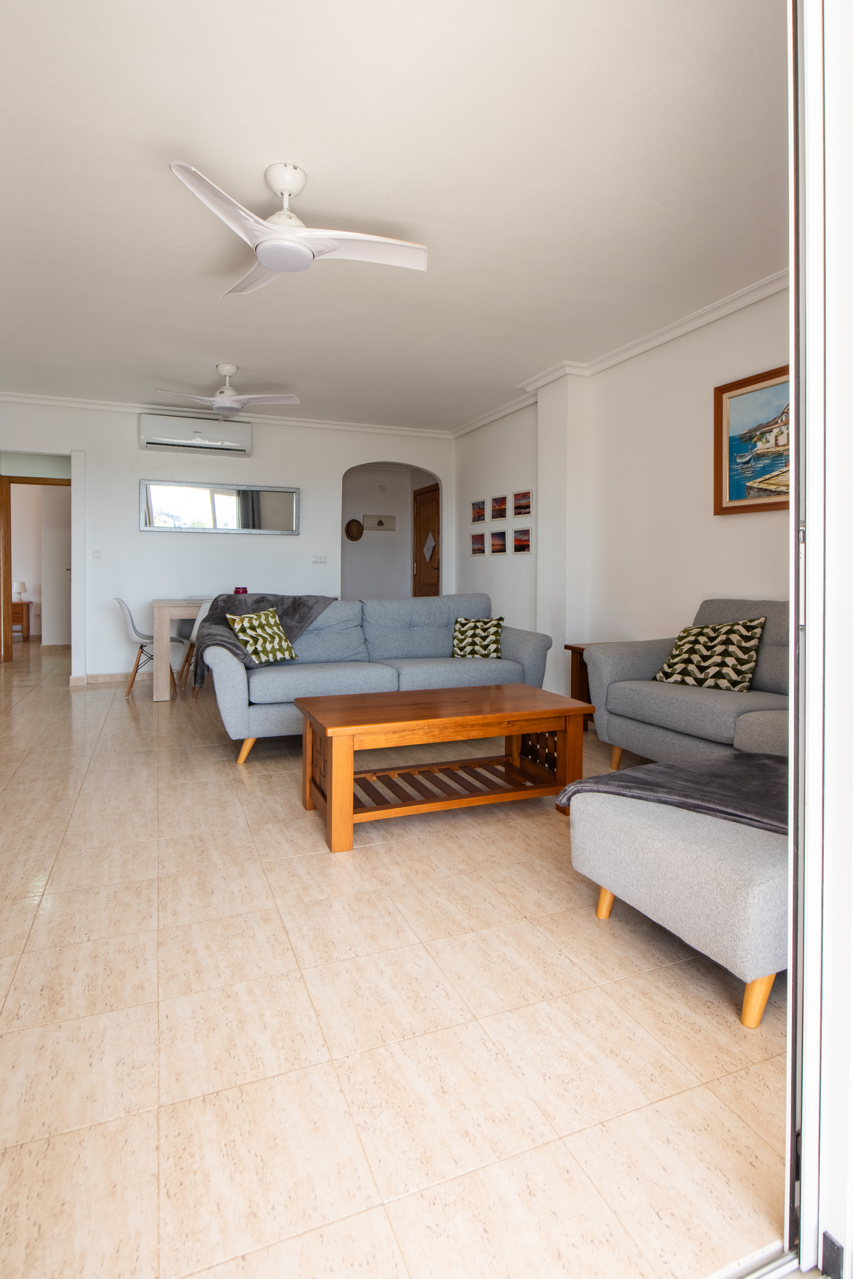 Overzicht van open leefruimte in appartement in La Manga del Mar Menor