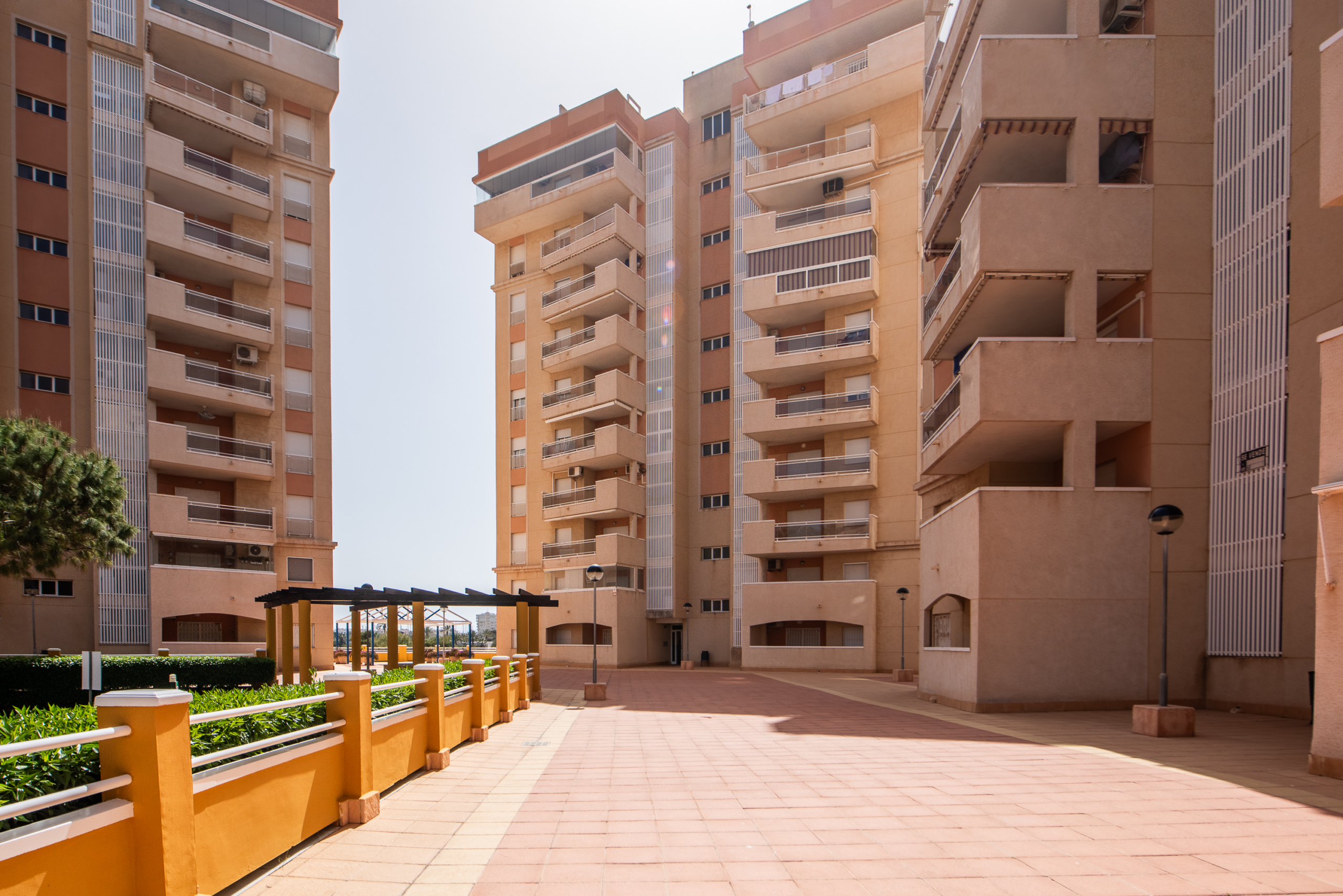 Exterieur van appartementencomplex in La Manga del Mar Menor