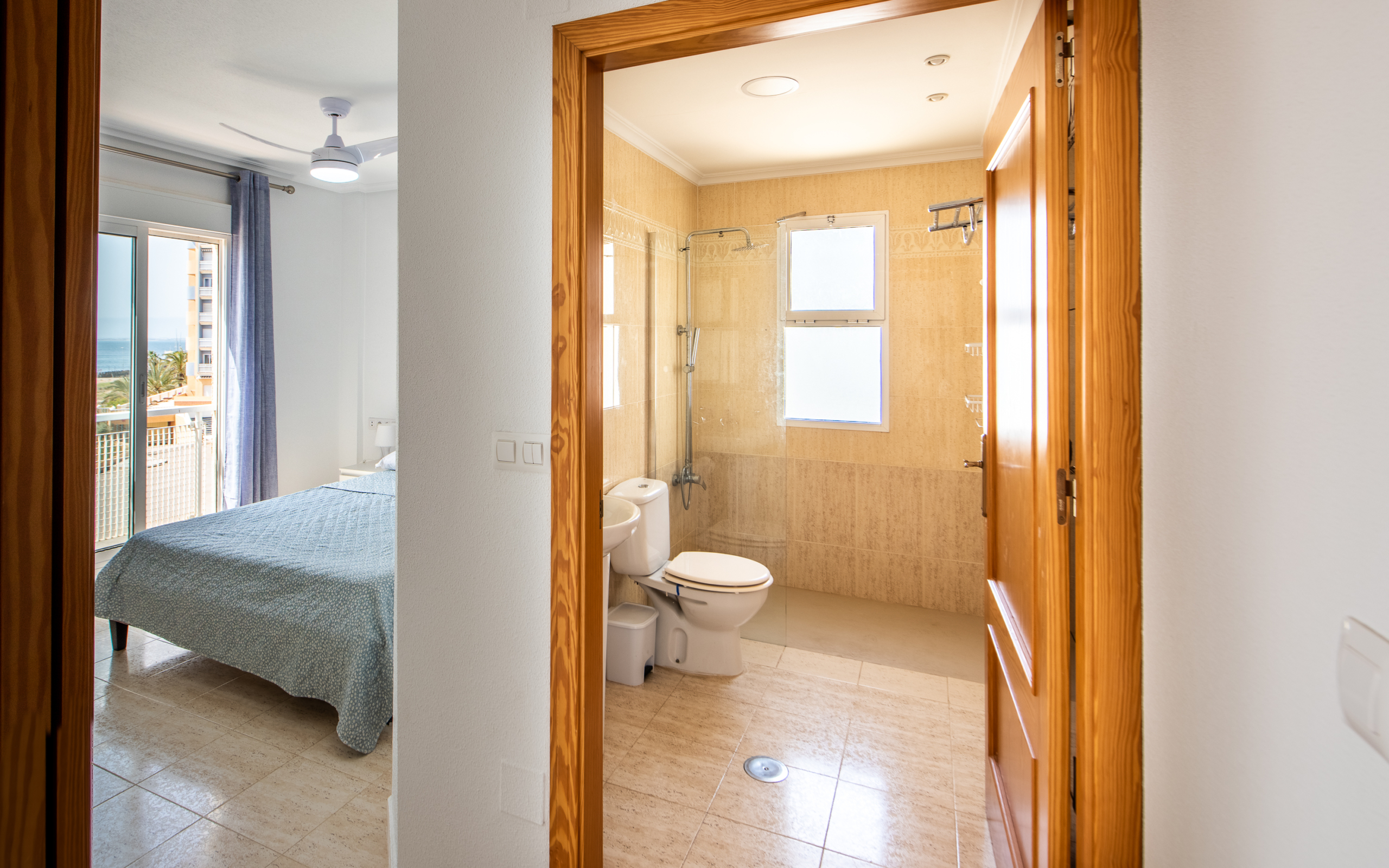 Slaapkamer met ensuite badkamer in appartement te koop in La Manga