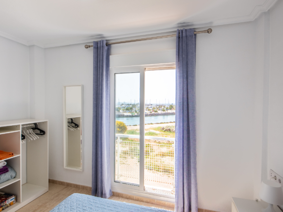 Uitzicht vanaf de master bedroom met zeezicht