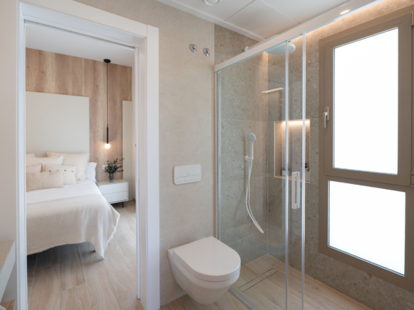 badkamer met inloopdouche in nieuwbouw appartement Los Alcázares