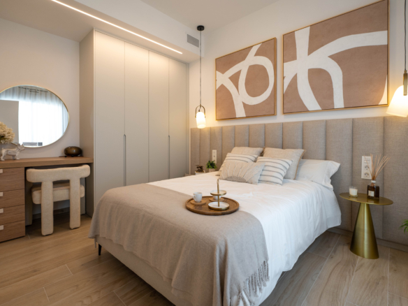 slaapkamer met inbouwkast in appartement in Los Alcázares