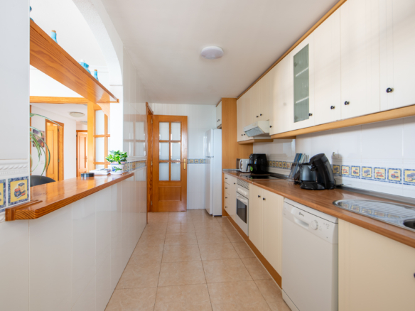 grote orginele keuken van penthouse Puerto Mar 3 La Manga
