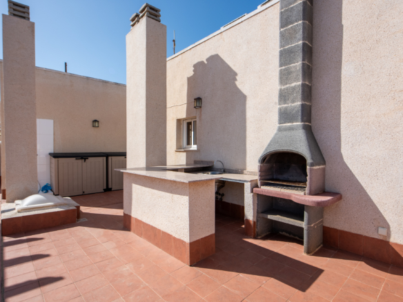 buitenkeuken met barbeque op solarium van het penthouse