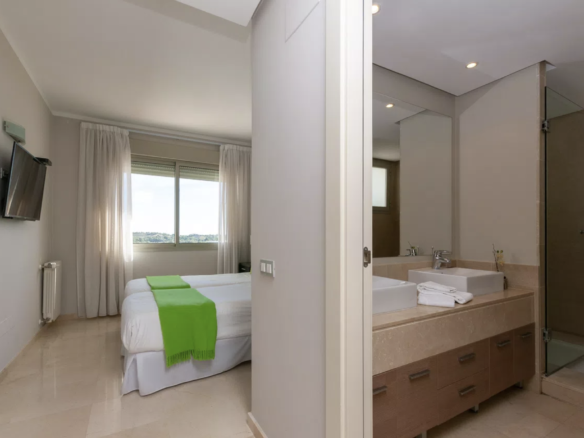 Luxe golfvilla Las Colinas met uitzicht op de fairway