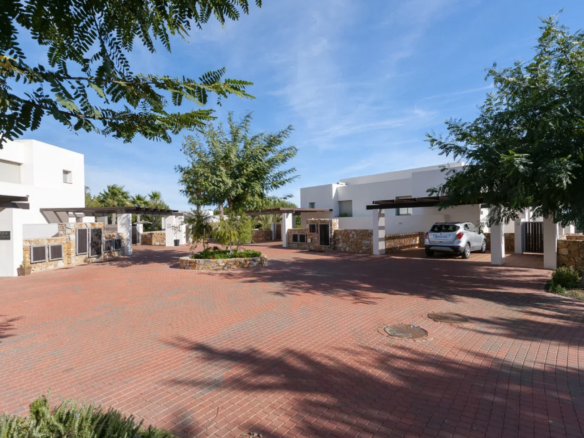Luxe golfvilla Las Colinas met uitzicht op de fairway
