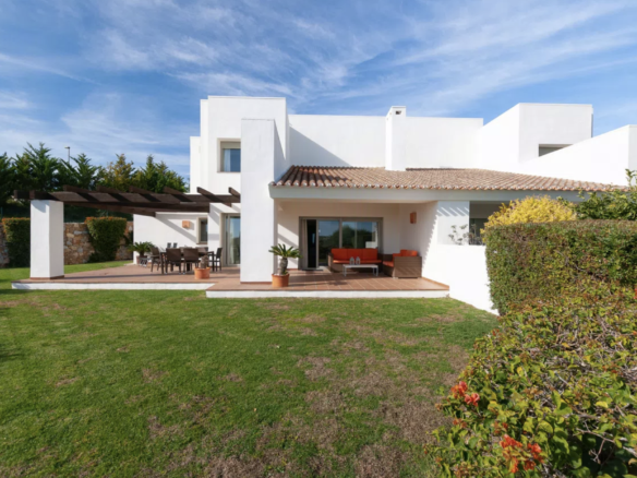 Achtertuin van villa huren op Las Colinas