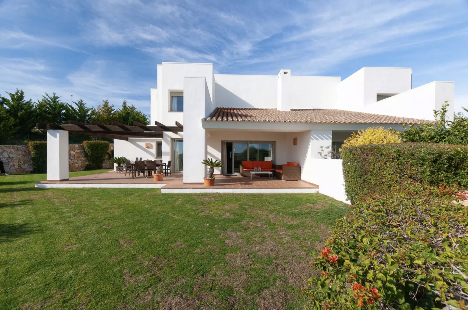 Achtertuin van villa huren op Las Colinas