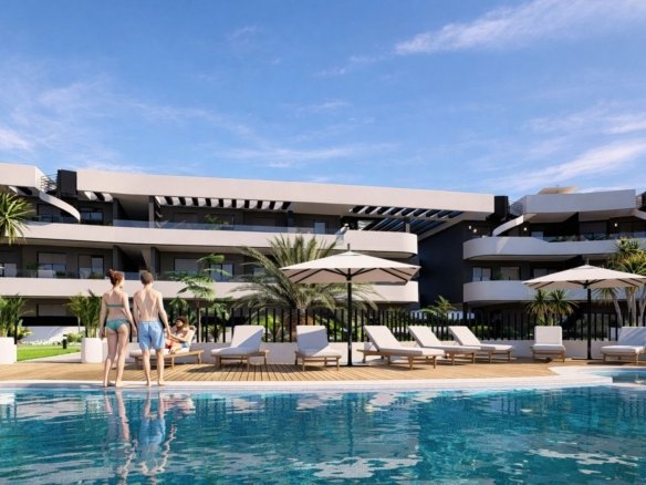 Gemeenschappelijk zwembad bij nieuwbouwappartementen in Los Alcázares