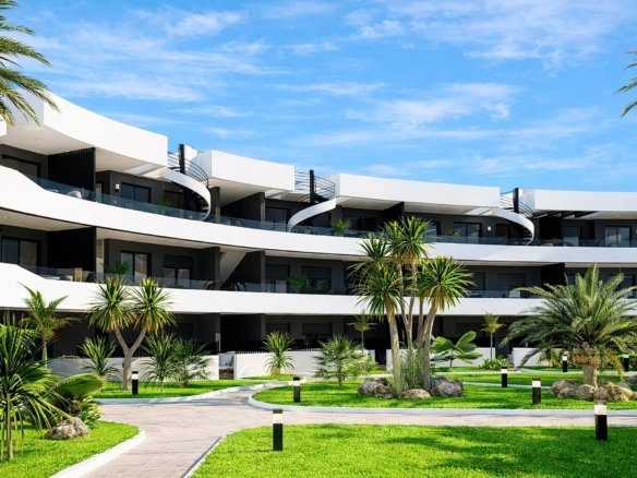 Nieuwbouwcomplex in Los Alcázares met ruime terrassen en aangelegde palmentuin