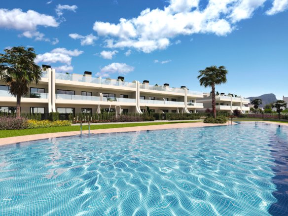 Impressie van nieuwbouw in La Manga Club met een gemeenschappelijk zwembad, groene tuinen en ruime terrassen
