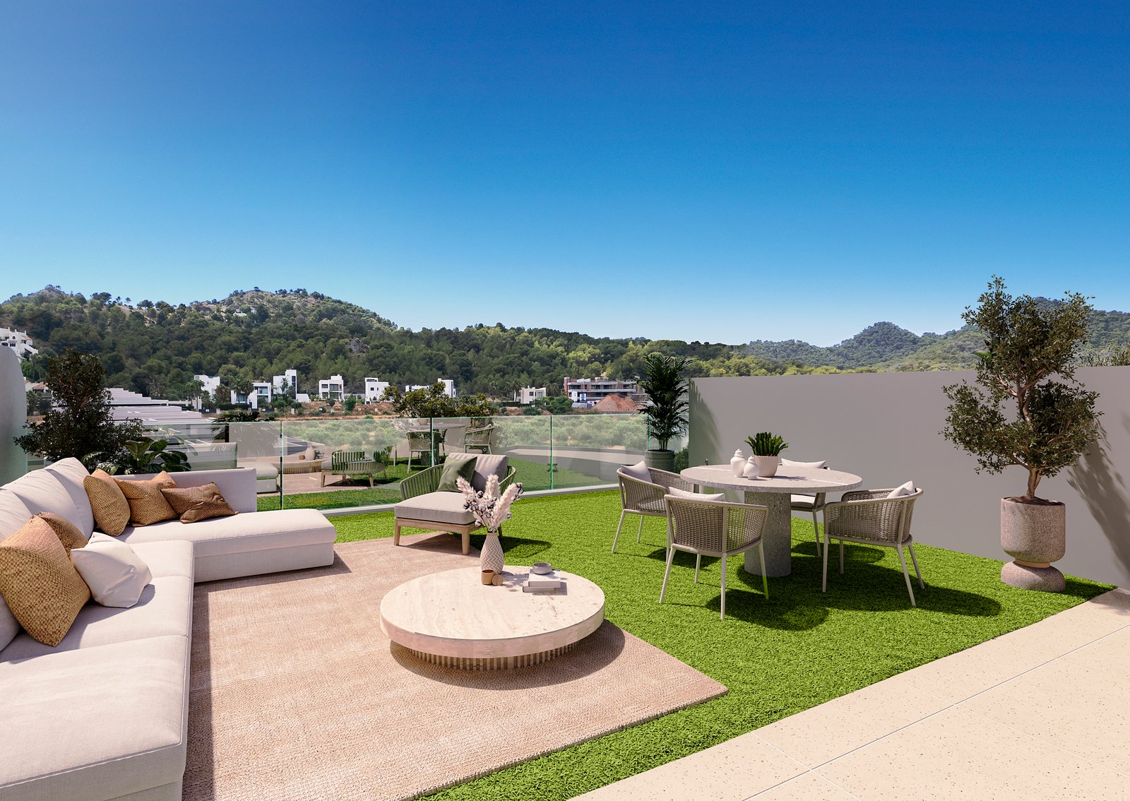 Impressie van een solarium met loungehoek, eettafel en uitzicht op de heuvels bij nieuwbouw in La Manga Club