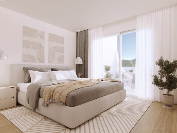 Interieurimpressie van een hoofdslaapkamer met tweepersoonsbed en kamerhoge ramen bij nieuwbouw in La Manga Club