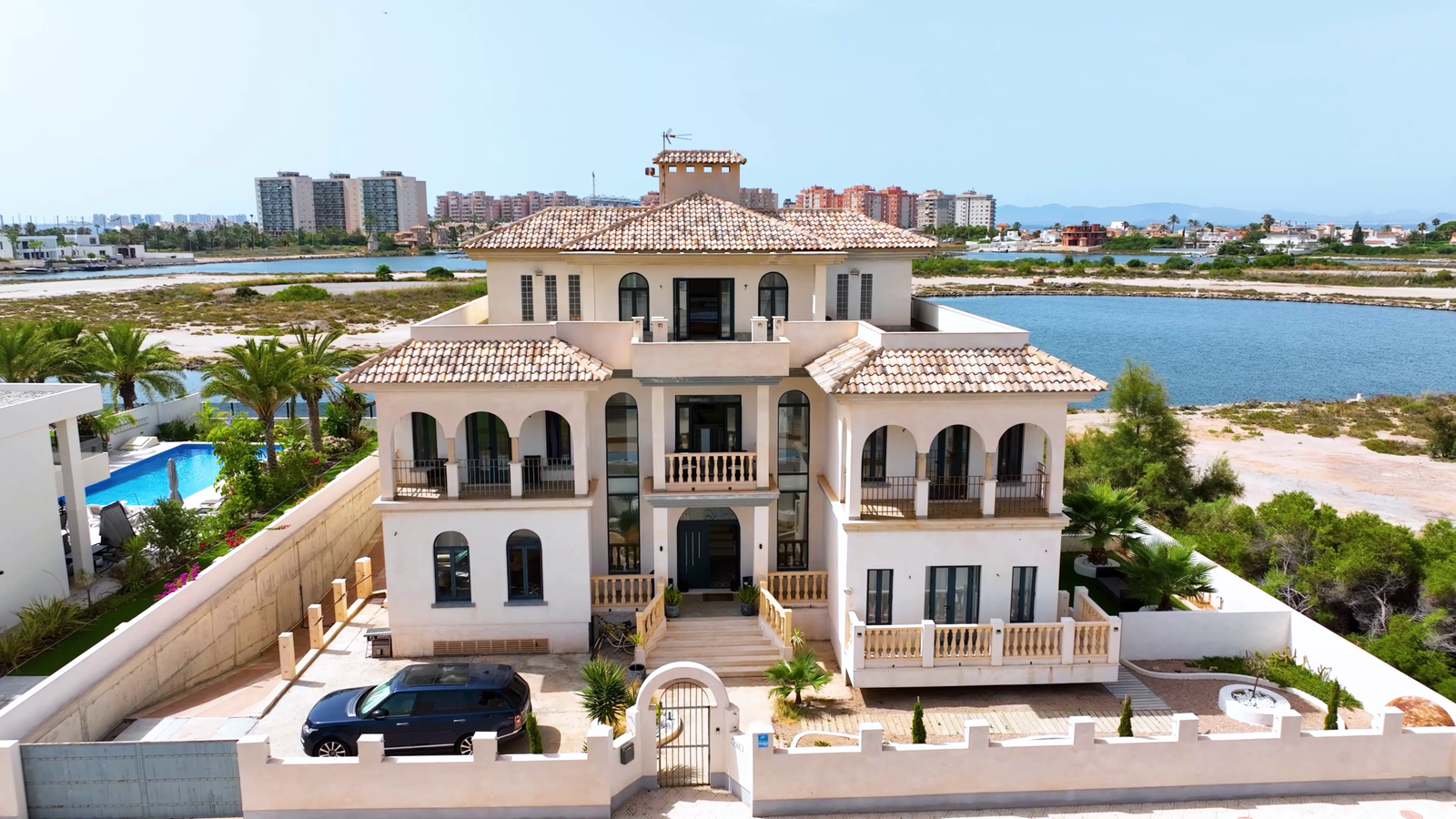 Luxe villa in La Manga met privézwembad en uitzicht op het water