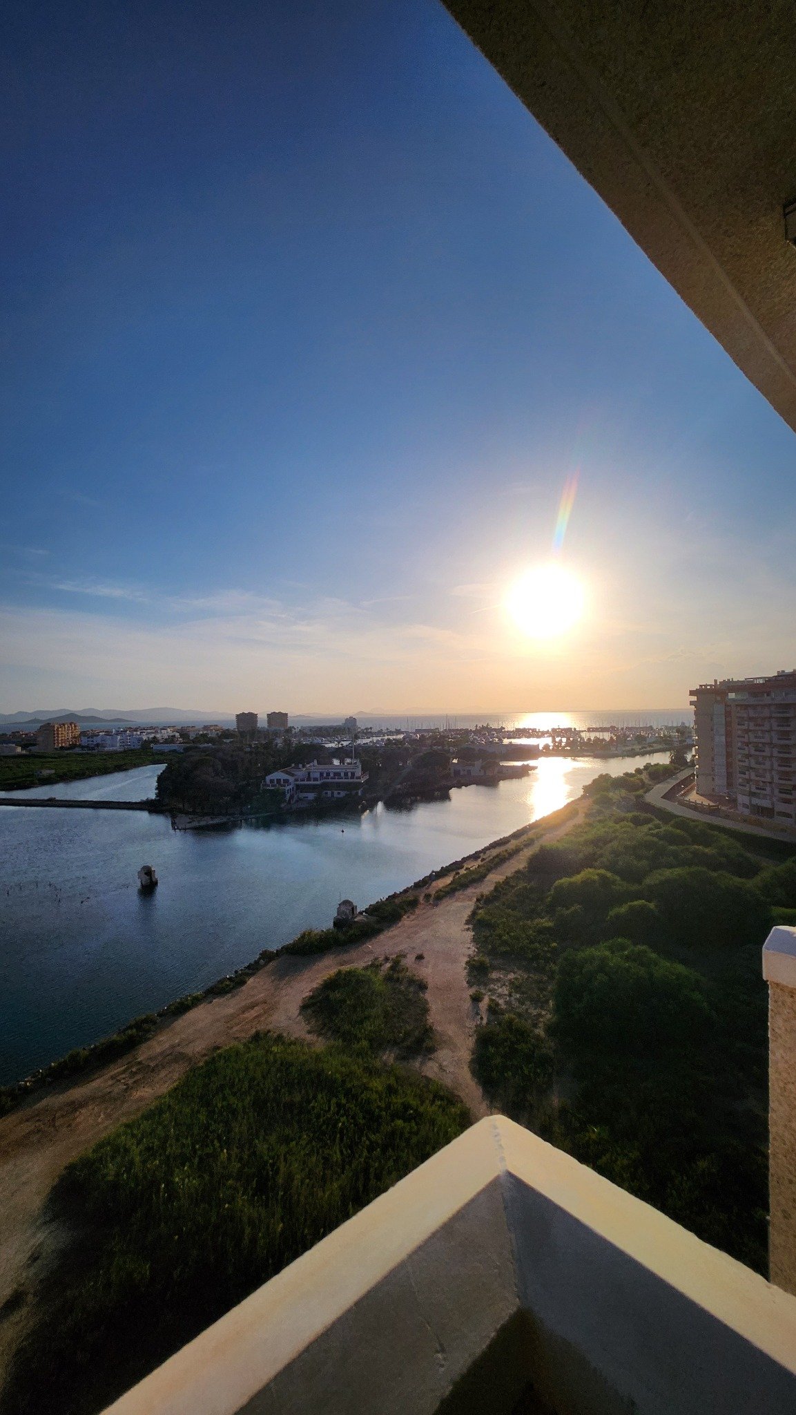Avondzon boven het water, gezien vanaf het appartement in La Manga.