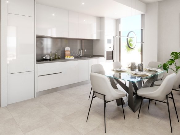 Moderne keuken met witte kasten en een eettafel met witte stoelen.